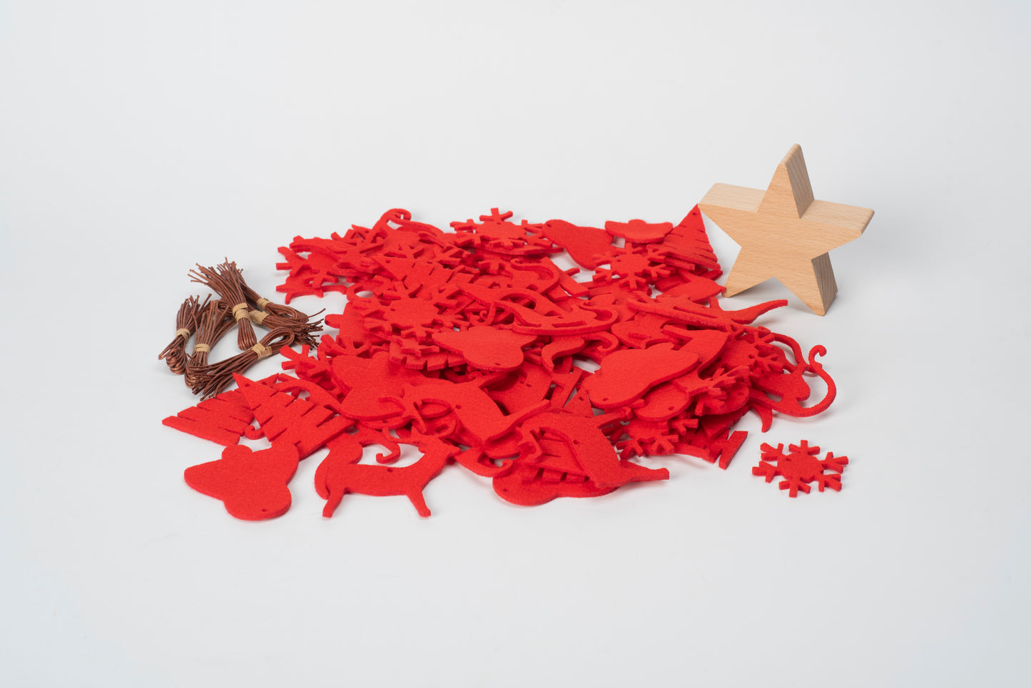 Small oval felt decoration set - Santa's Light Shop